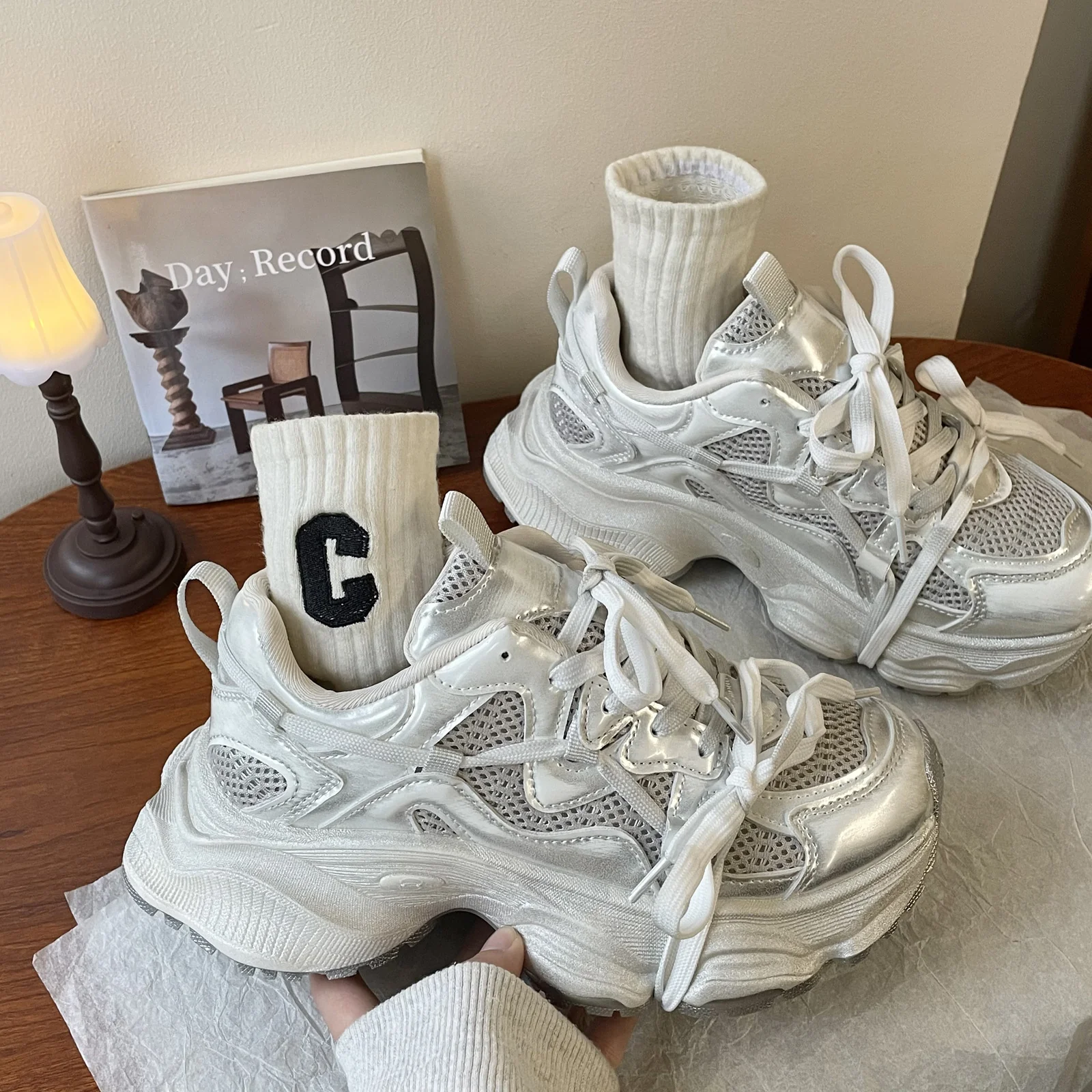 Damen Sportliche Chunky Sneakers mit atmungsaktivem Mesh und reflektierenden Akzenten Heidi Mode - Image 3