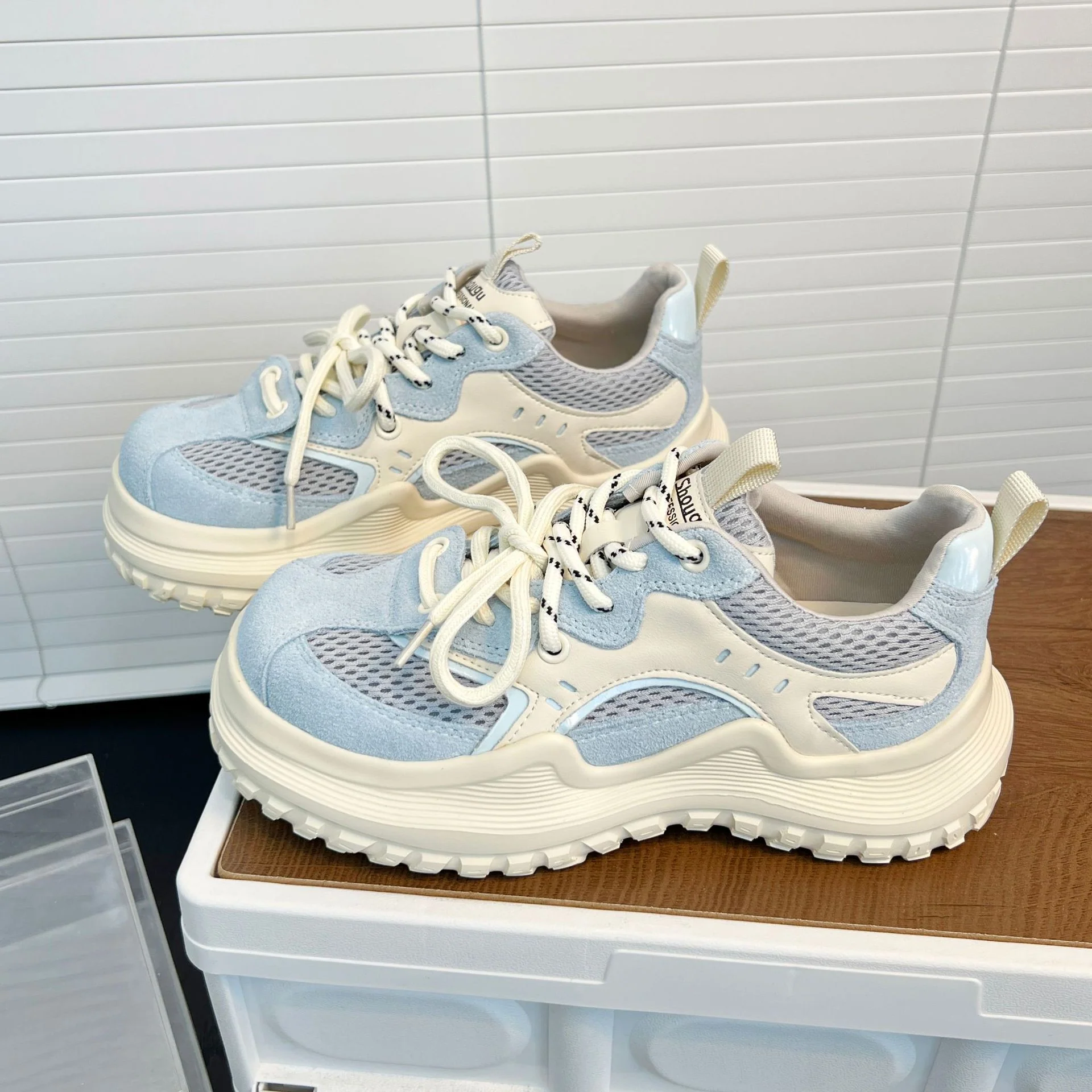 Damen Sportliche Chunky Sneakers mit atmungsaktivem Mesh und verstärktem Fersenbereich Heidi Mode - Image 2