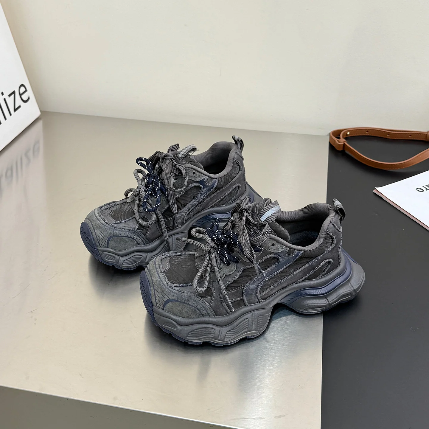 Damen Sportliche Chunky Sneakers mit atmungsaktiver Mesh-Oberfläche Heidi Mode - Image 6