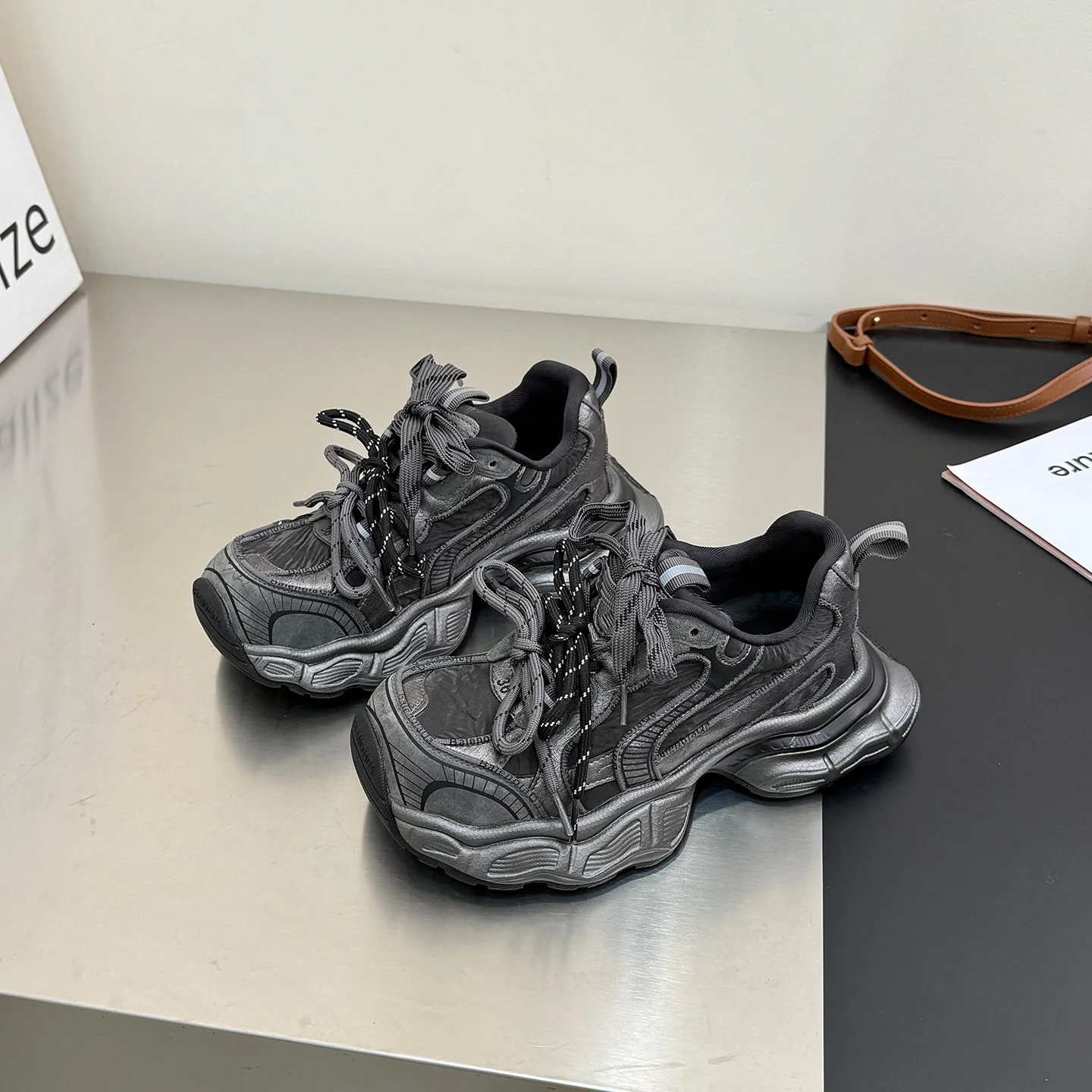 Damen Sportliche Chunky Sneakers mit atmungsaktiver Mesh-Oberfläche Heidi Mode - Image 7