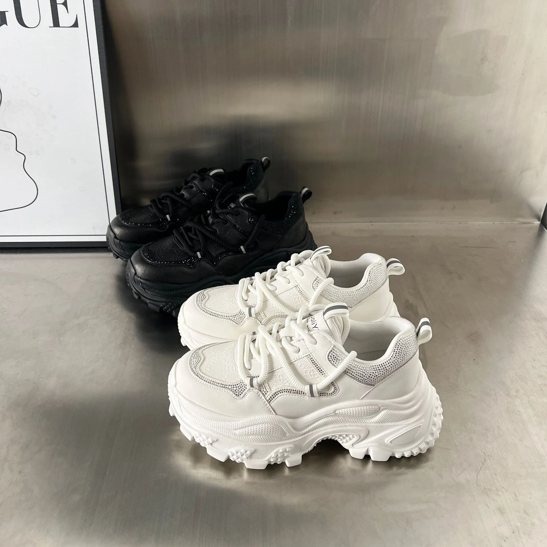 Damen Sportliche Chunky Sneakers mit atmungsaktiver Obermaterialkombination und rutschfester Sohle Heidi Mode - Image 3