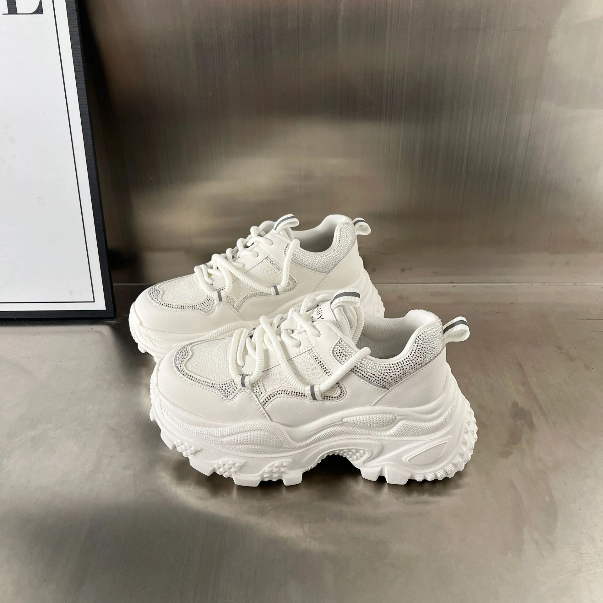 Damen Sportliche Chunky Sneakers mit atmungsaktiver Obermaterialkombination und rutschfester Sohle Heidi Mode - Image 7