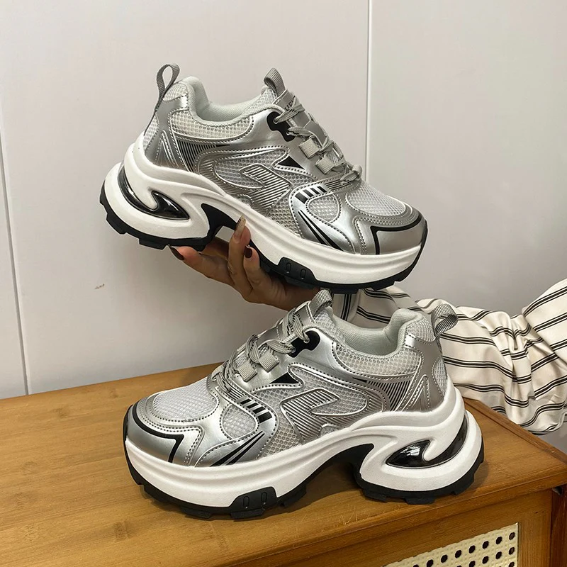 Damen Sportliche Chunky Sneakers mit dämpfender Sohle und reflektierenden Akzenten Heidi Mode - Image 7