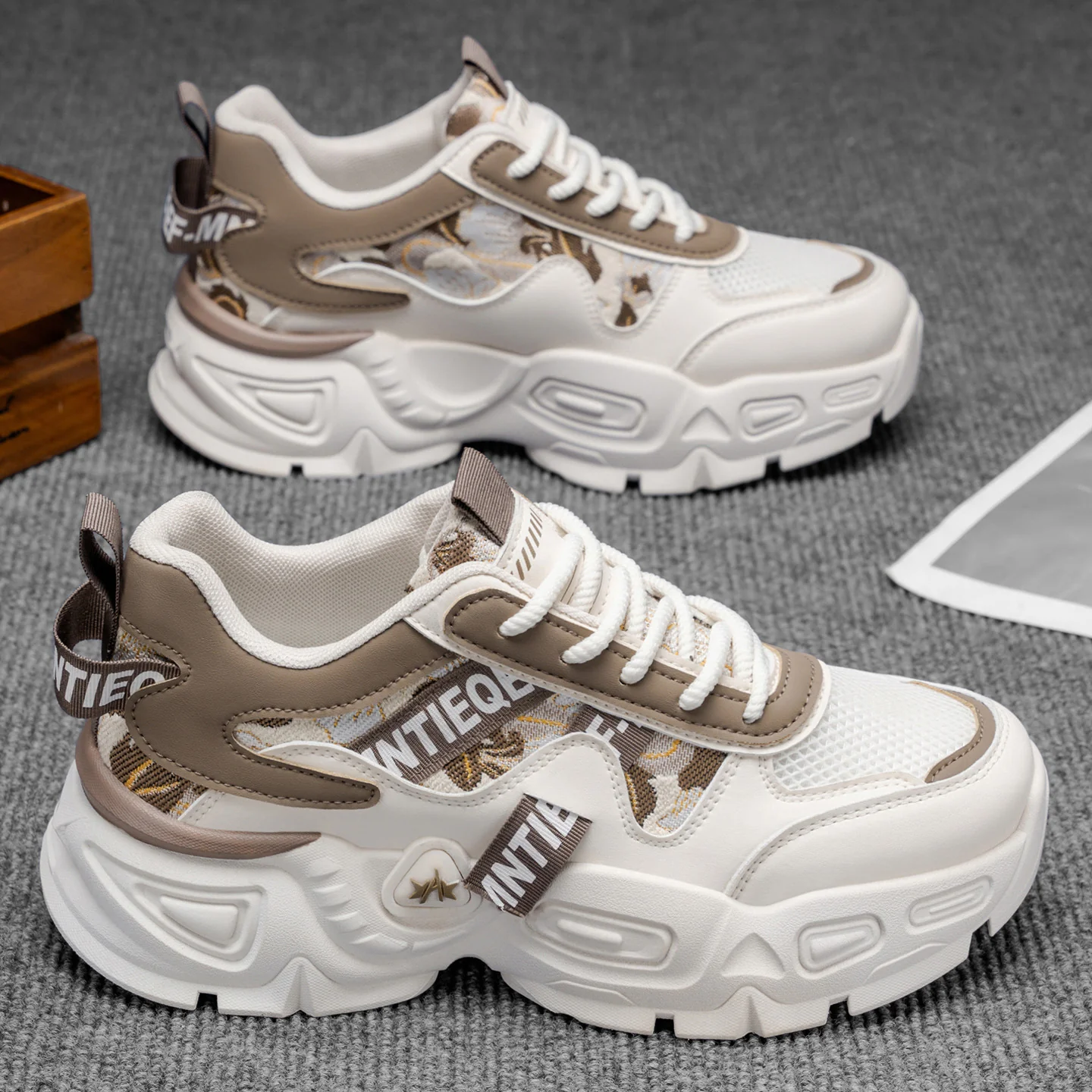 Damen Sportliche Chunky Sneakers mit einzigartigem Blumenmuster Heidi Mode - Image 3