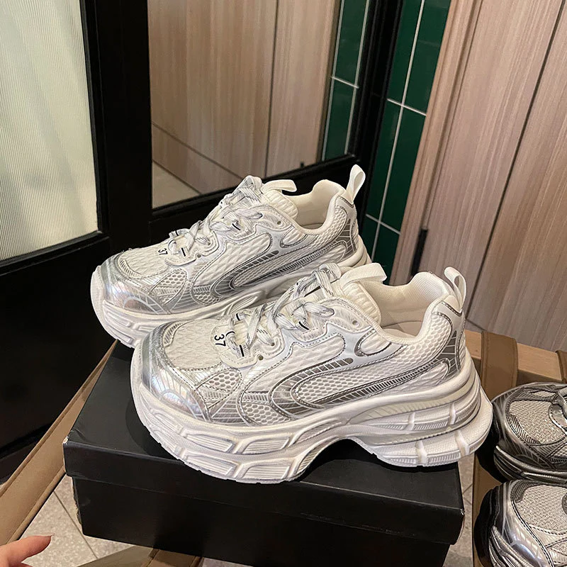 Damen Sportliche Chunky Sneakers mit reflektierenden Oberflächen und optimaler Dämpfung Heidi Mode - Image 6