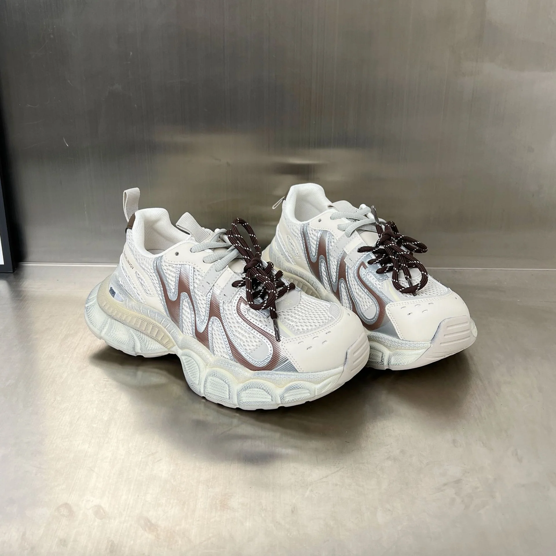 Damen Sportliche Chunky Sneakers mit rutschfester Sohle und atmungsaktivem Obermaterial Heidi Mode - Image 4