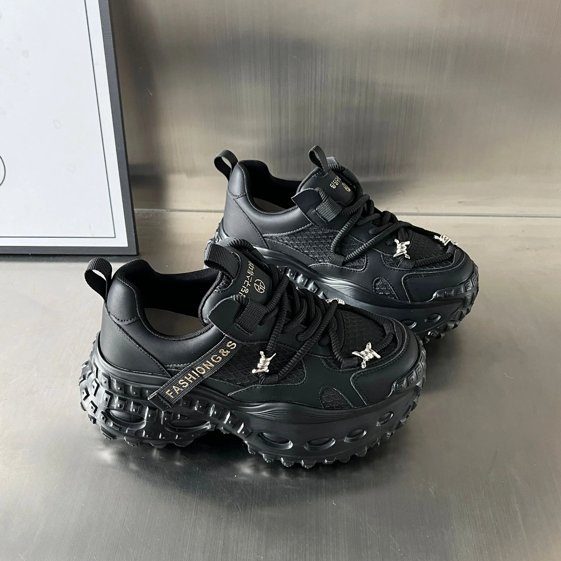 Damen Sportliche Chunky Sneakers mit texturiertem Obermaterial und stabiler Laufsohle Heidi Mode - Image 4