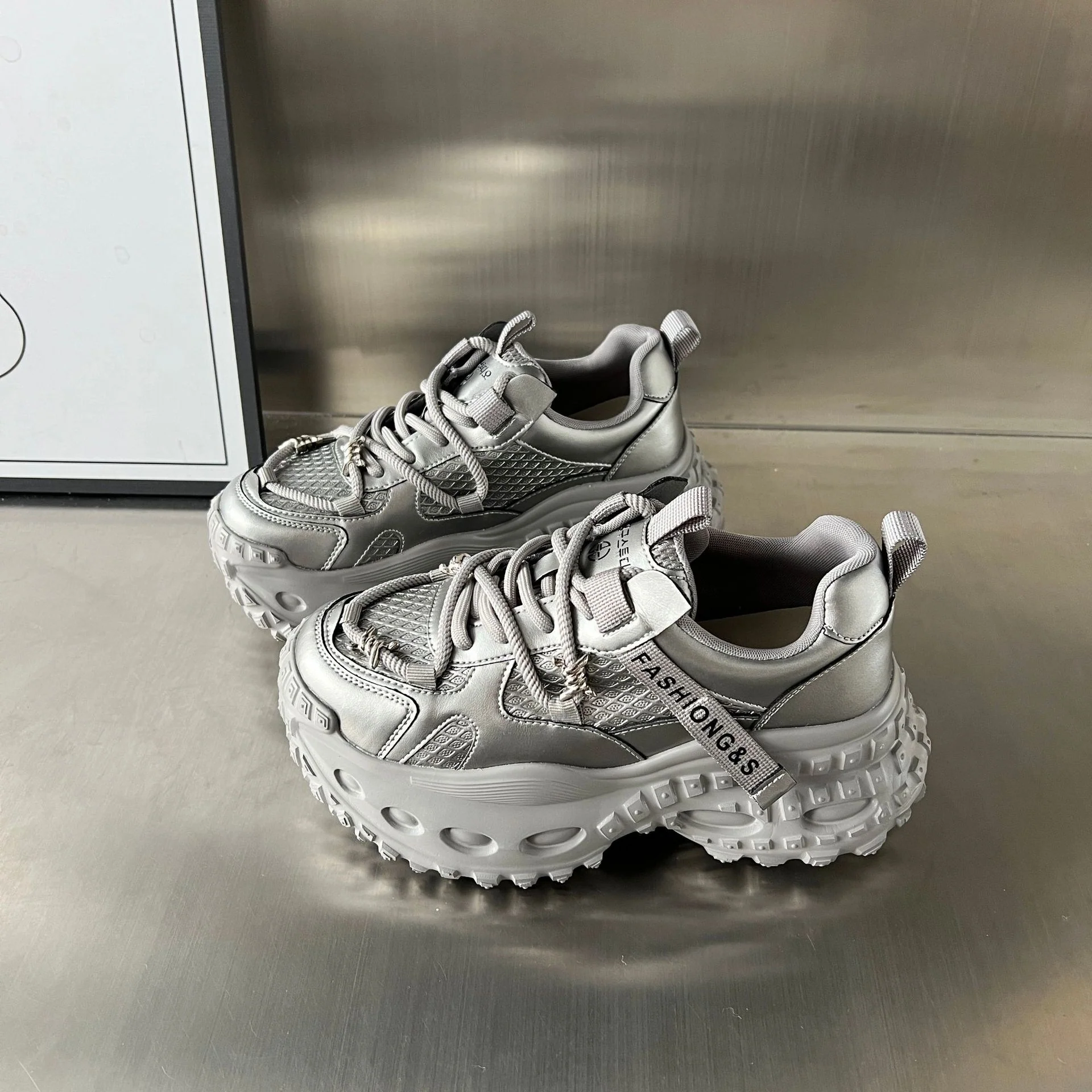 Damen Sportliche Chunky Sneakers mit texturiertem Obermaterial und stabiler Laufsohle Heidi Mode - Image 6