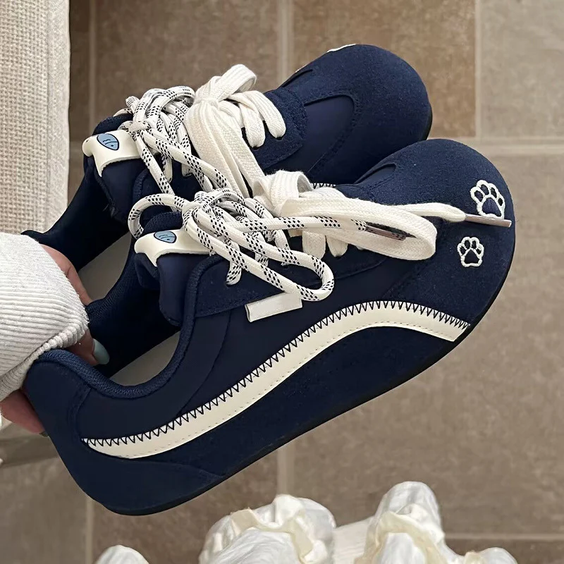 Damen Sportliche Freizeit Sneakers mit pfotenmotivierter Verzierung Heidi Mode - Image 2