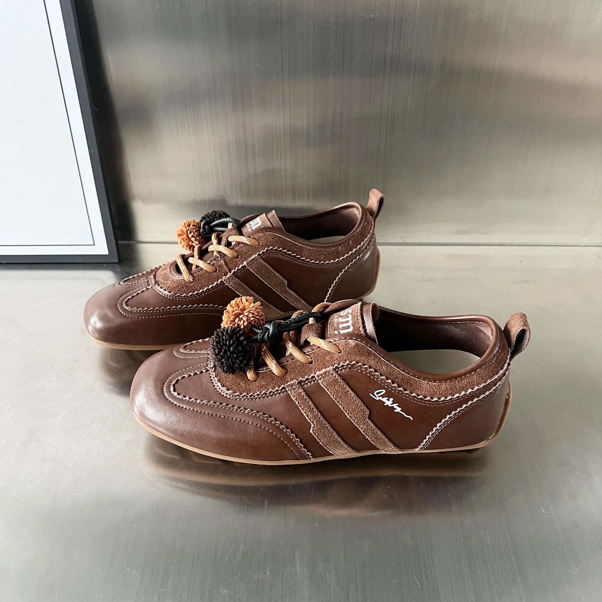 Damen Sportliche Freizeitschuhe aus hochwertigem Leder mit einzigartiger Dekoration Heidi Mode - Image 2