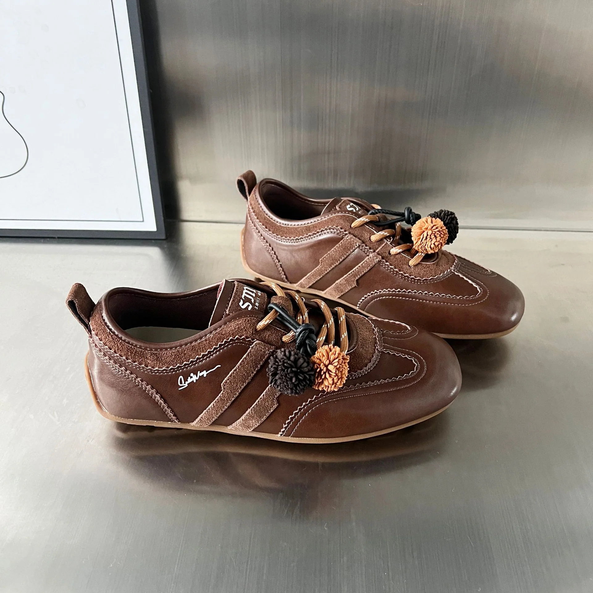 Damen Sportliche Freizeitschuhe aus hochwertigem Leder mit einzigartiger Dekoration Heidi Mode - Image 5