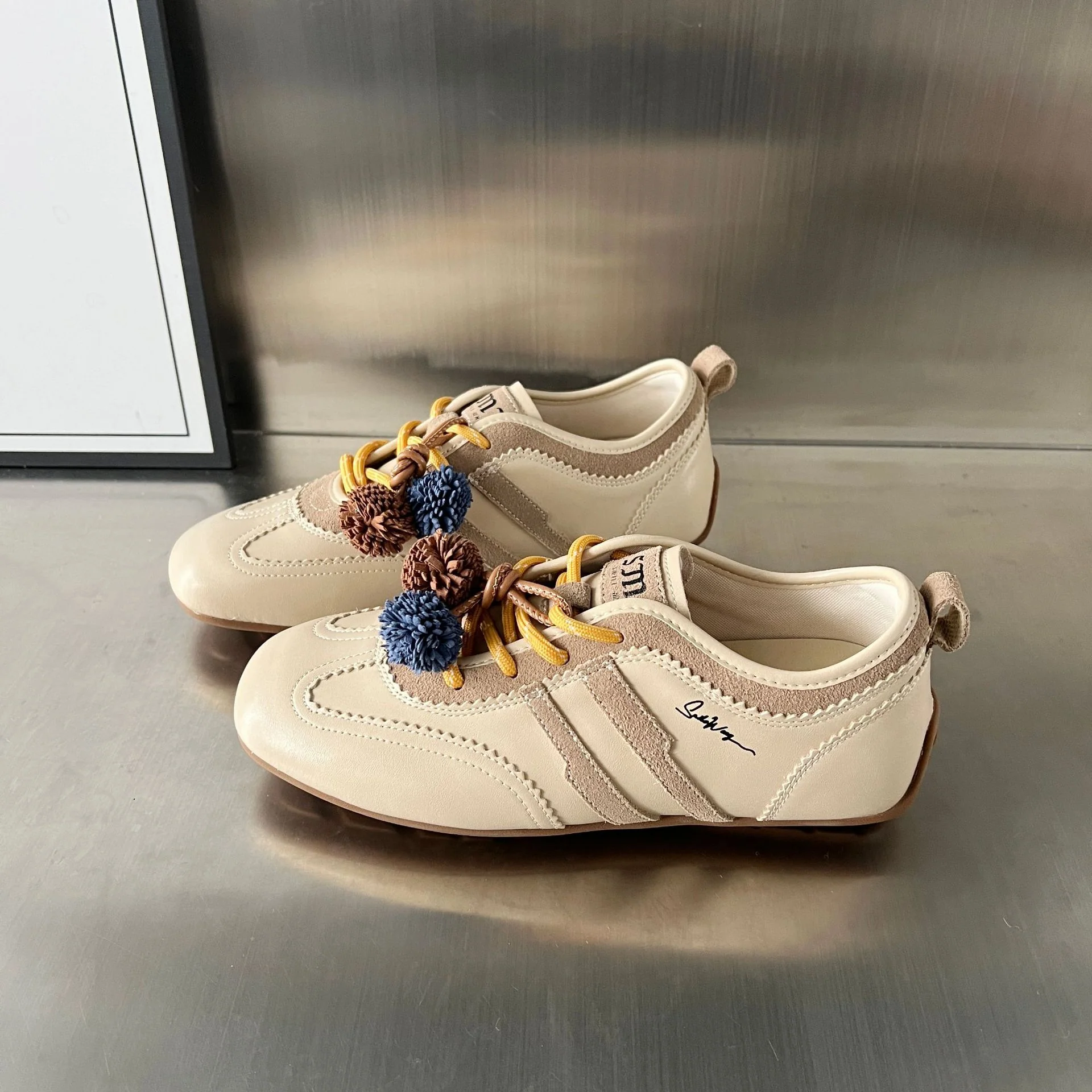 Damen Sportliche Freizeitschuhe aus hochwertigem Leder mit einzigartiger Dekoration Heidi Mode - Image 6