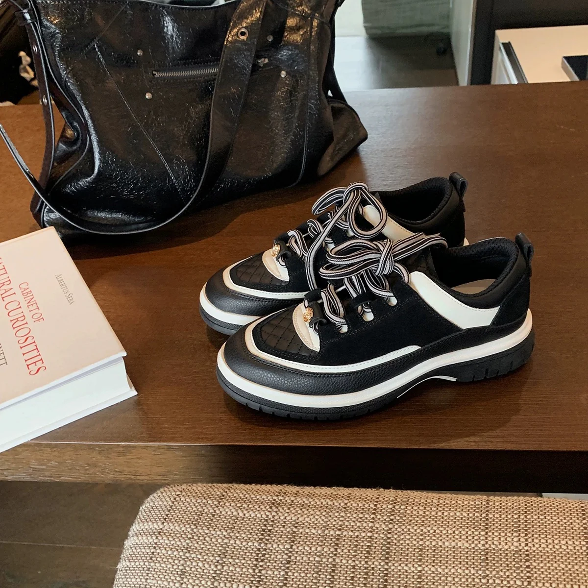 Damen Sportliche Freizeitsneaker mit modischen Details Heidi Mode - Image 7
