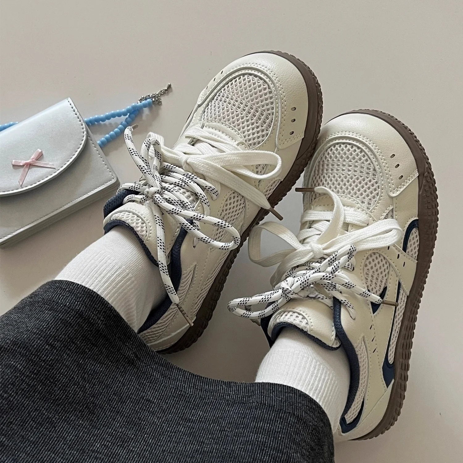 Damen Sportliche Freizeitsneakers mit atmungsaktiver Mesh-Oberfläche Heidi Mode - Image 3