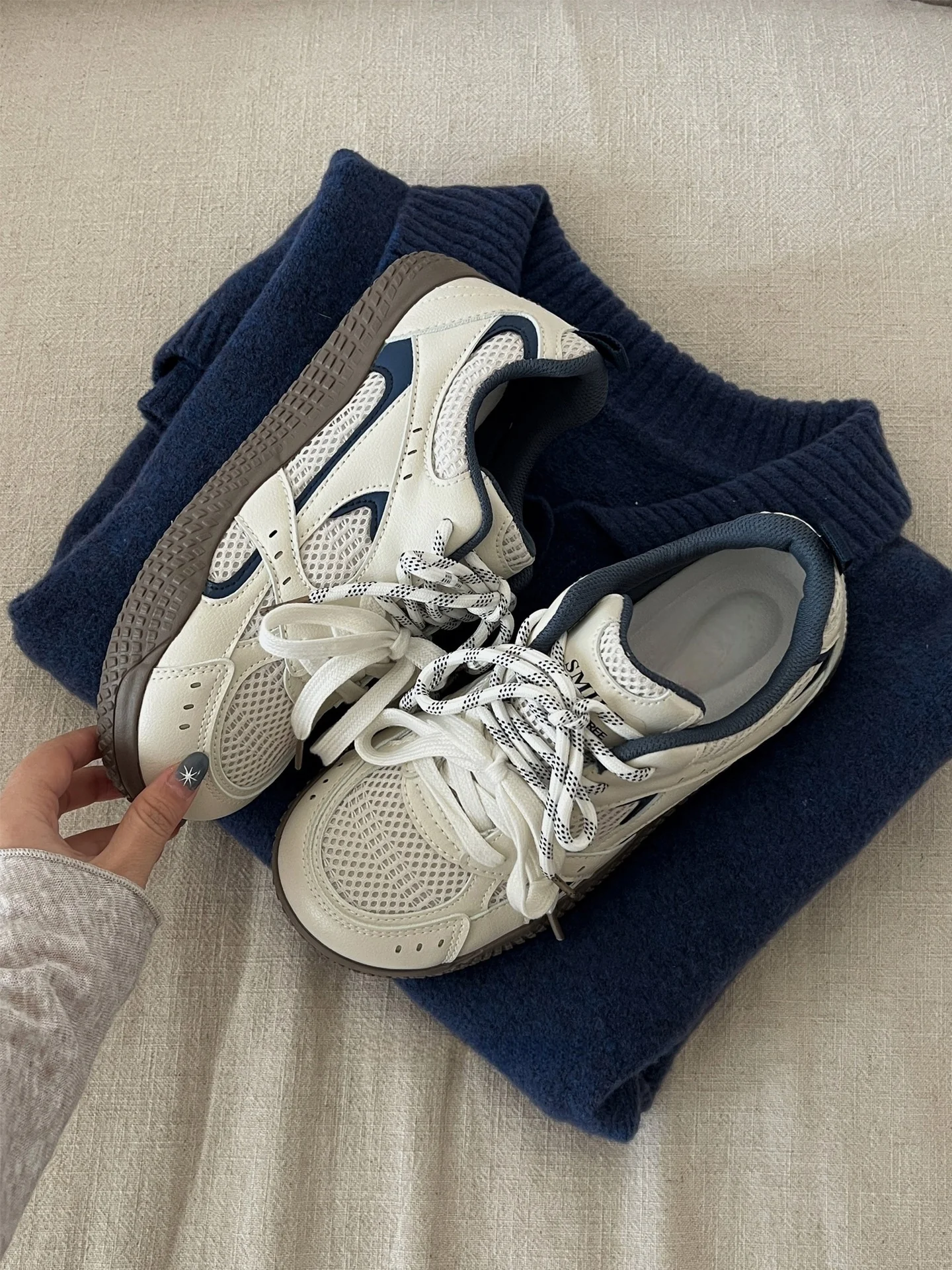 Damen Sportliche Freizeitsneakers mit atmungsaktiver Mesh-Oberfläche Heidi Mode - Image 6