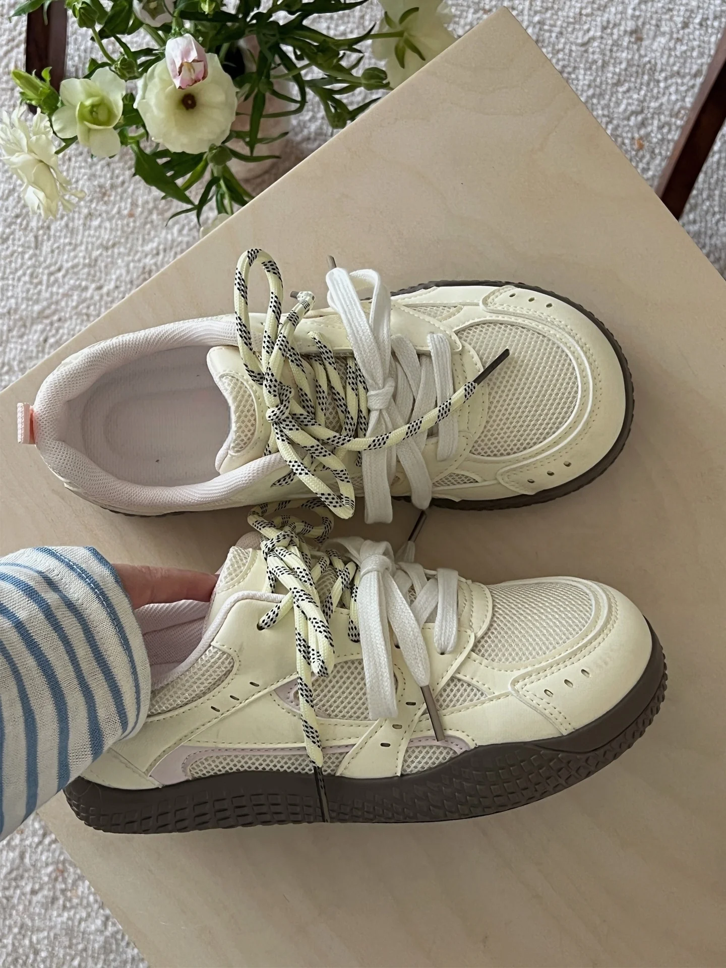 Damen Sportliche Freizeitsneakers mit atmungsaktiver Mesh-Oberfläche Heidi Mode - Image 7