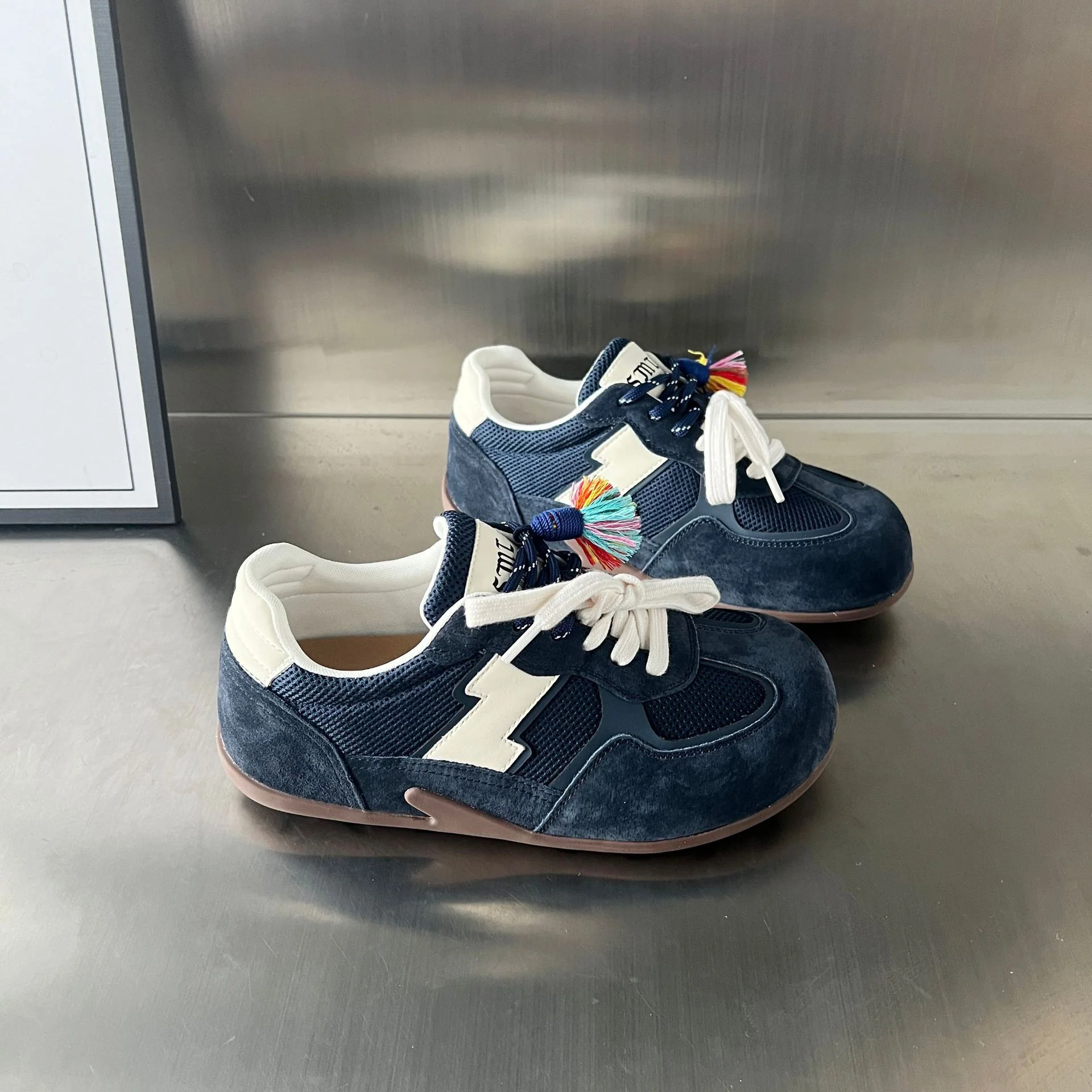 Damen Sportliche Freizeitsneakers mit farbigen Akzenten und atmungsaktiven Einsätzen Heidi Mode - Image 4