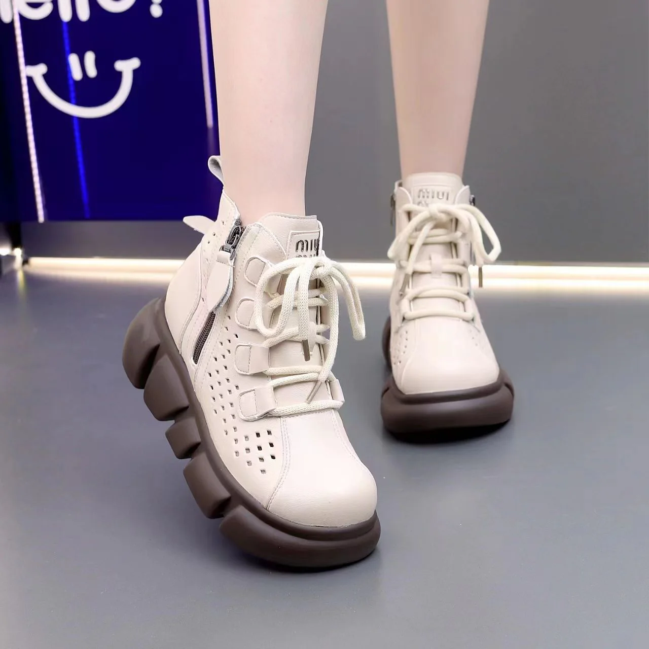 Damen Sportliche High-Top Sneakers mit atmungsaktiver Mesh-Oberfläche Heidi Mode - Image 2