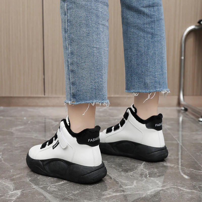 Damen Sportliche High-Top Sneakers mit Fellfutter von Heidi Mode - Image 4