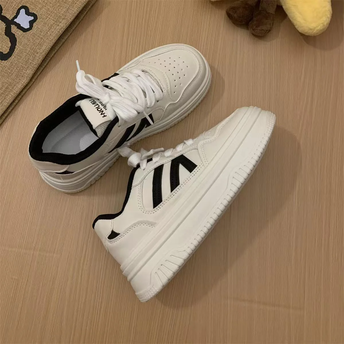Damen Sportliche Komfort Sneaker mit atmungsaktivem Obermaterial und rutschfester Sohle Heidi Mode - Image 2