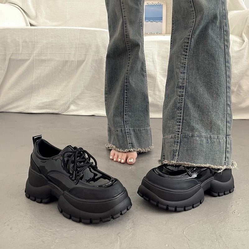 Damen Sportliche Lack Sneakers mit robuster Plateausohle und modischem Design Heidi Mode - Image 2