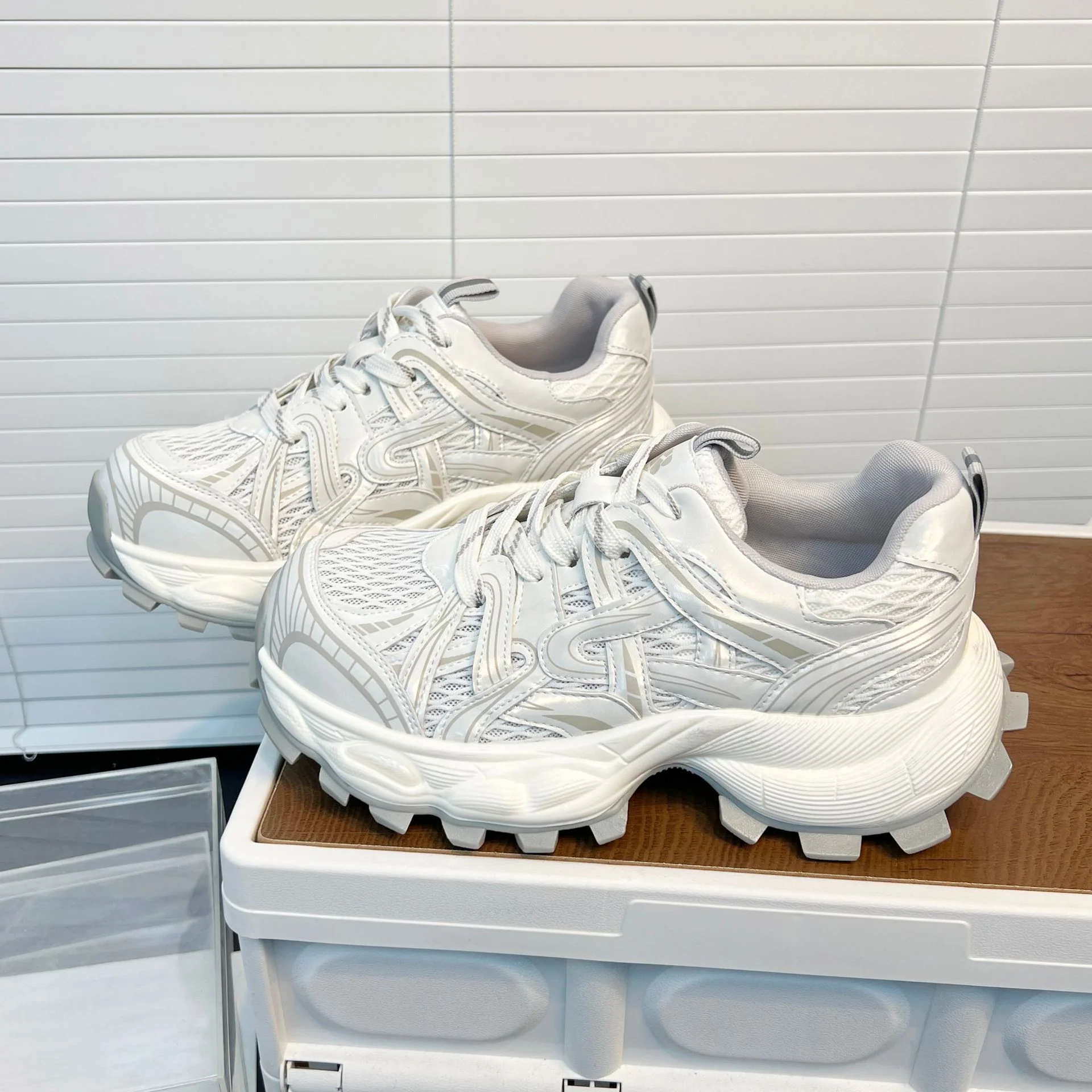 Damen Sportliche Lauf-Sneaker mit atmungsaktivem Mesh-Obermaterial und stabiler Profilsohle Heidi Mode - Image 2
