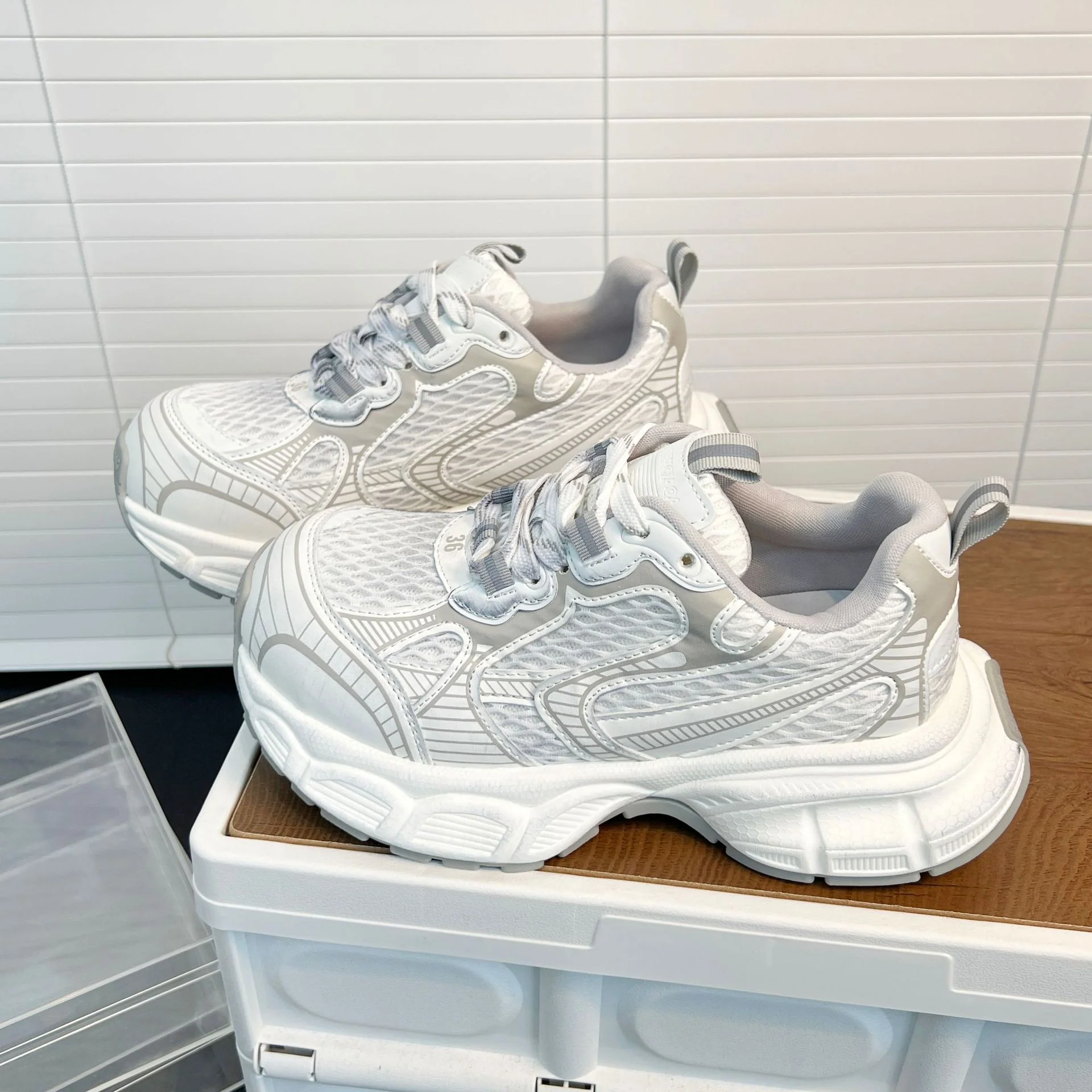Damen Sportliche Lauf-Sneaker mit atmungsaktivem Obermaterial und gepolsterter Innensohle Heidi Mode - Image 2