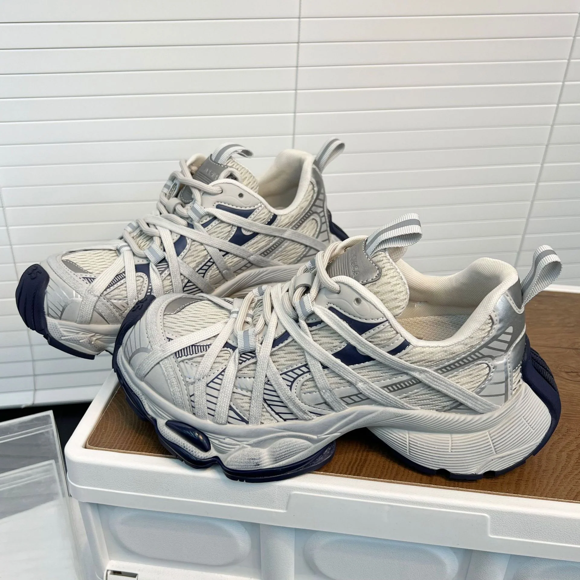 Damen Sportliche Lauf-Sneaker mit atmungsaktiver Mesh-Oberfläche und innovativem Dämpfungssystem Heidi Mode - Image 2