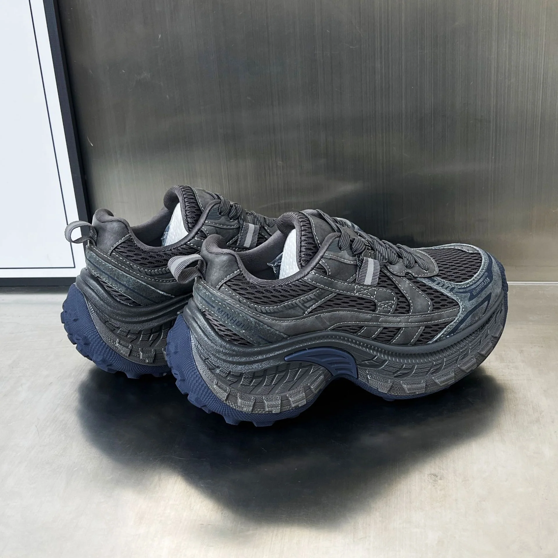 Damen Sportliche Lauf-Sneaker mit dämpfendem Fußbett und atmungsaktiver Oberflächenstruktur Heidi Mode - Image 4