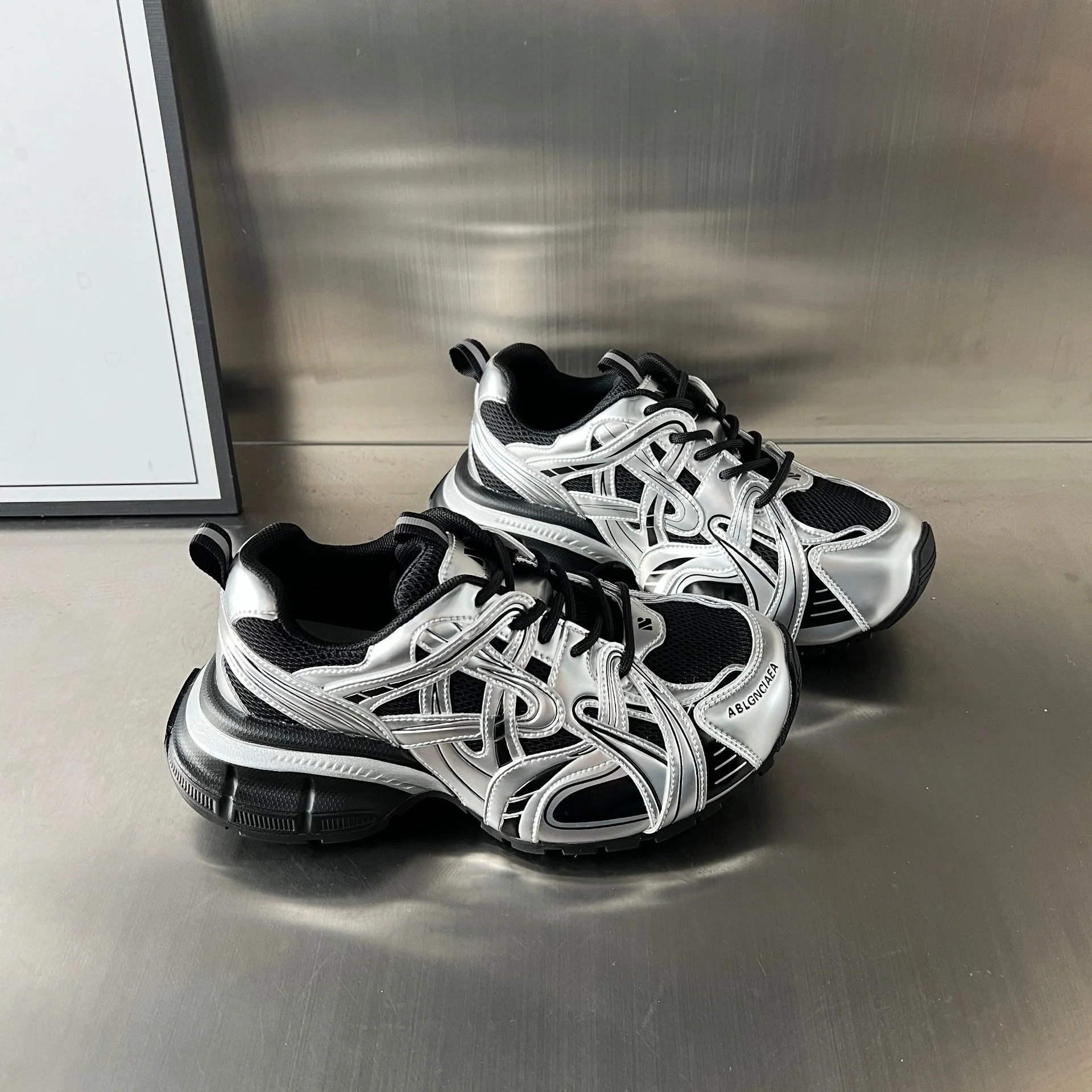 Damen Sportliche Lauf-Sneaker mit dämpfendem Mesh-Obermaterial Heidi Mode - Image 4