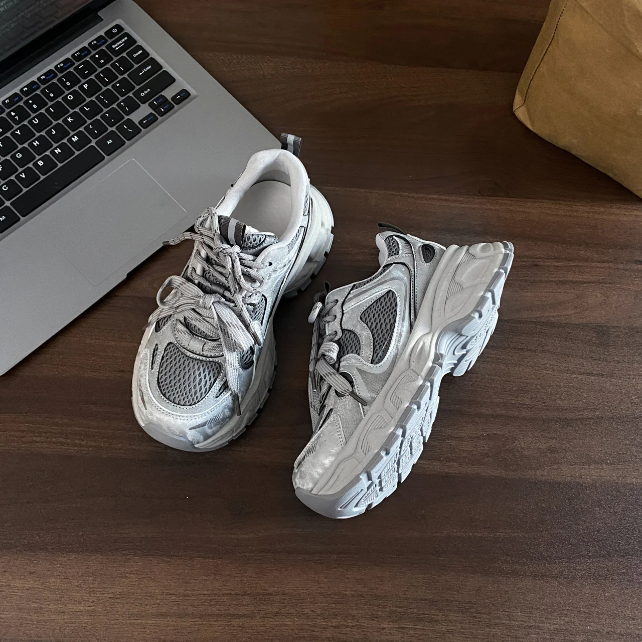 Damen Sportliche Lauf Sneakers mit atmungsaktiver Mesh-Oberfläche und robustem Sohlenprofil Heidi Mode - Image 3
