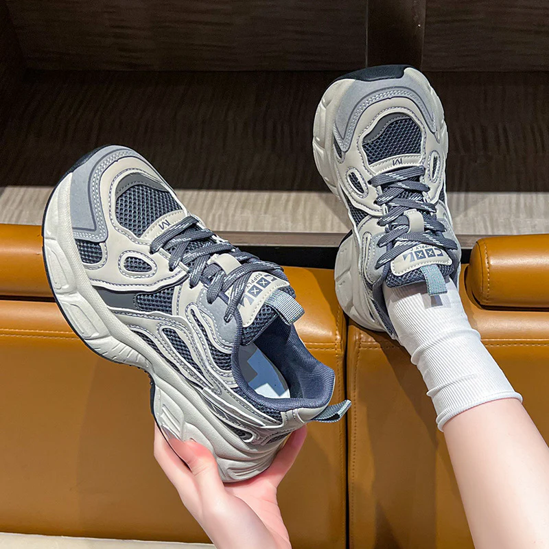Damen Sportliche Lauf- und Freizeit-Sneaker mit atmungsaktiven Mesh-Einsätzen und dämpfender Sohle Heidi Mode - Image 2