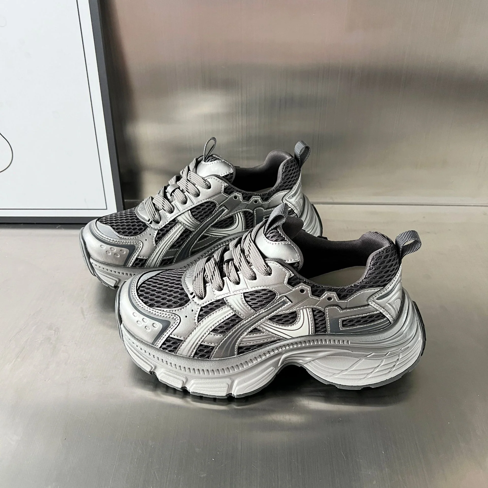 Damen Sportliche Laufschuhe mit atmungsaktiver Mesh-Oberfläche und innovativer Dämpfungstechnologie Heidi Mode - Image 2