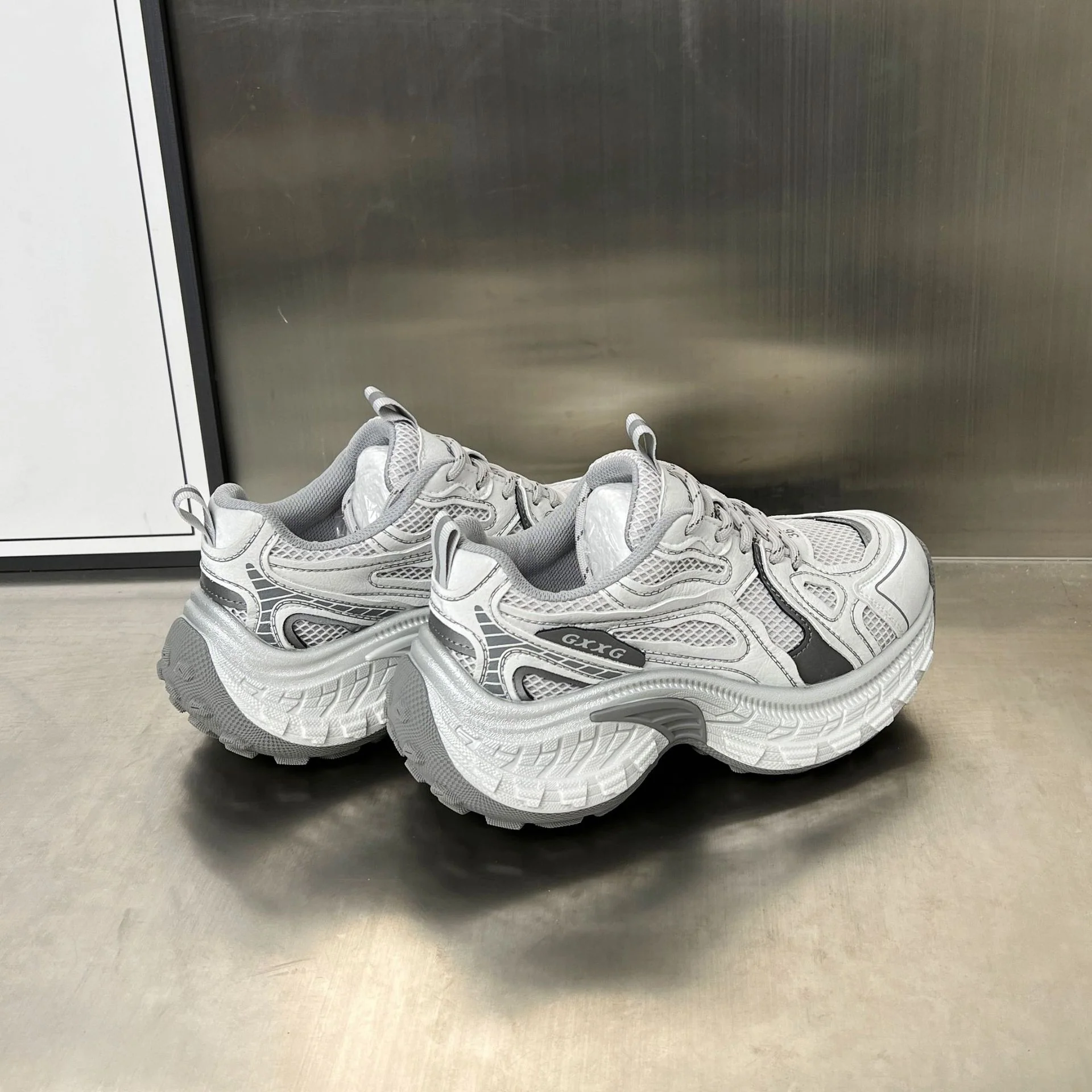 Damen Sportliche Laufschuhe mit innovativem Dämpfungssystem und atmungsaktiven Mesh-Einsätzen Heidi Mode - Image 4