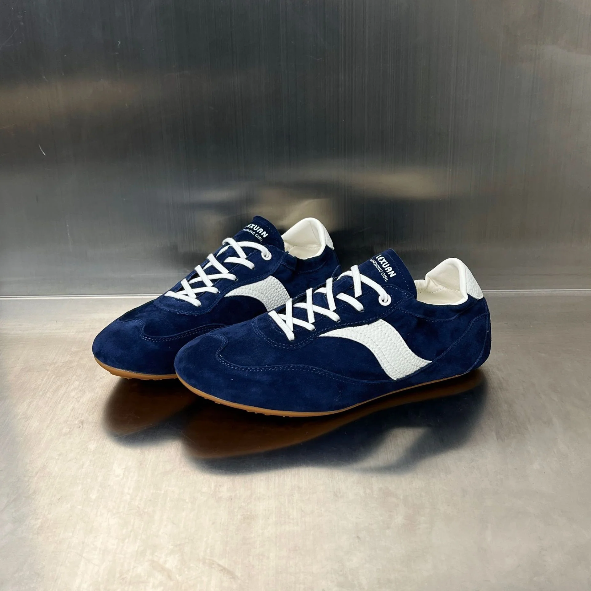 Damen Sportliche Lifestyle-Schuhe aus weichem Wildleder mit atmungsaktivem Futter Heidi Mode - Image 2