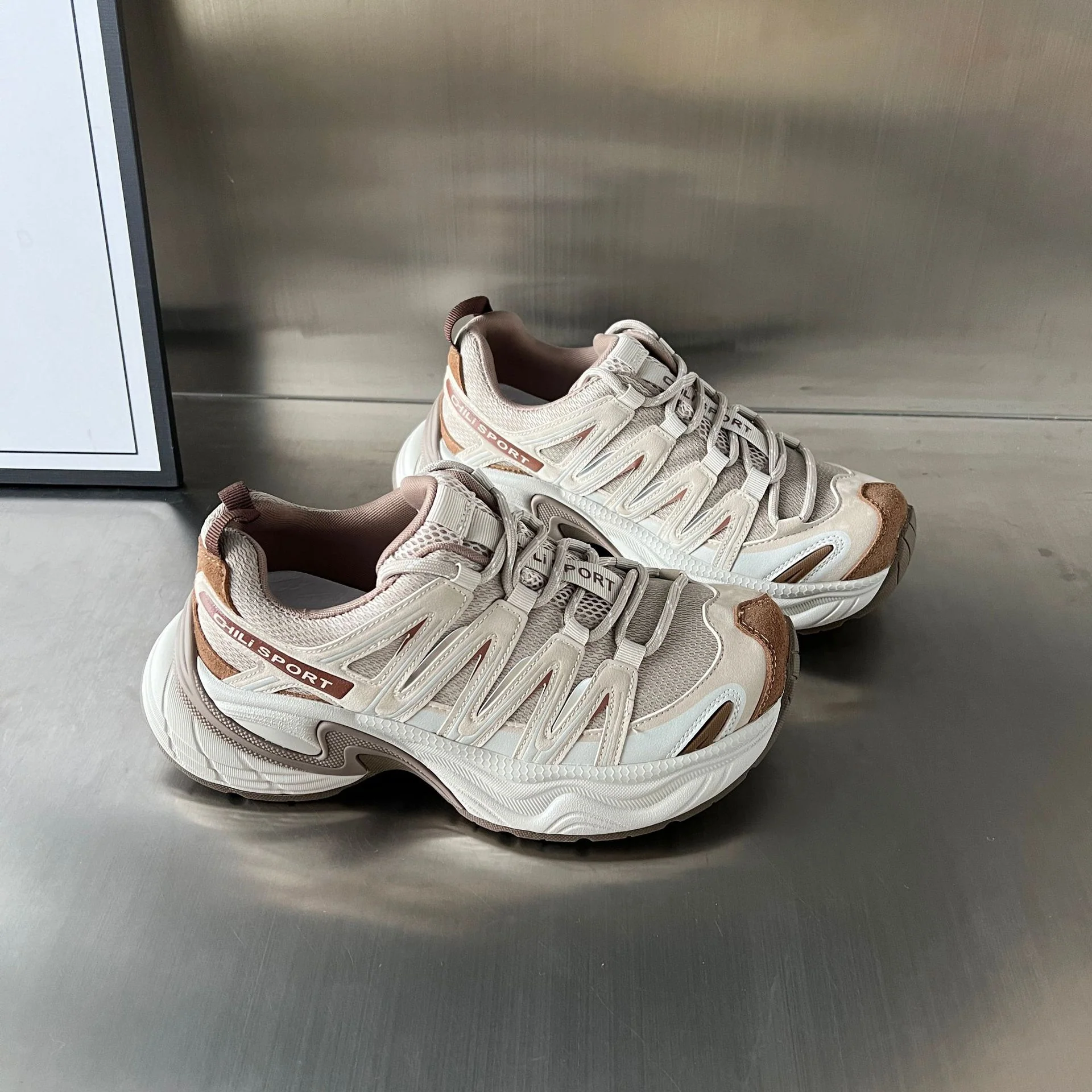 Damen Sportliche Lifestyle-Sneaker mit atmungsaktiven Mesh-Einsätzen und dämpfendem Fußbett Heidi Mode - Image 4