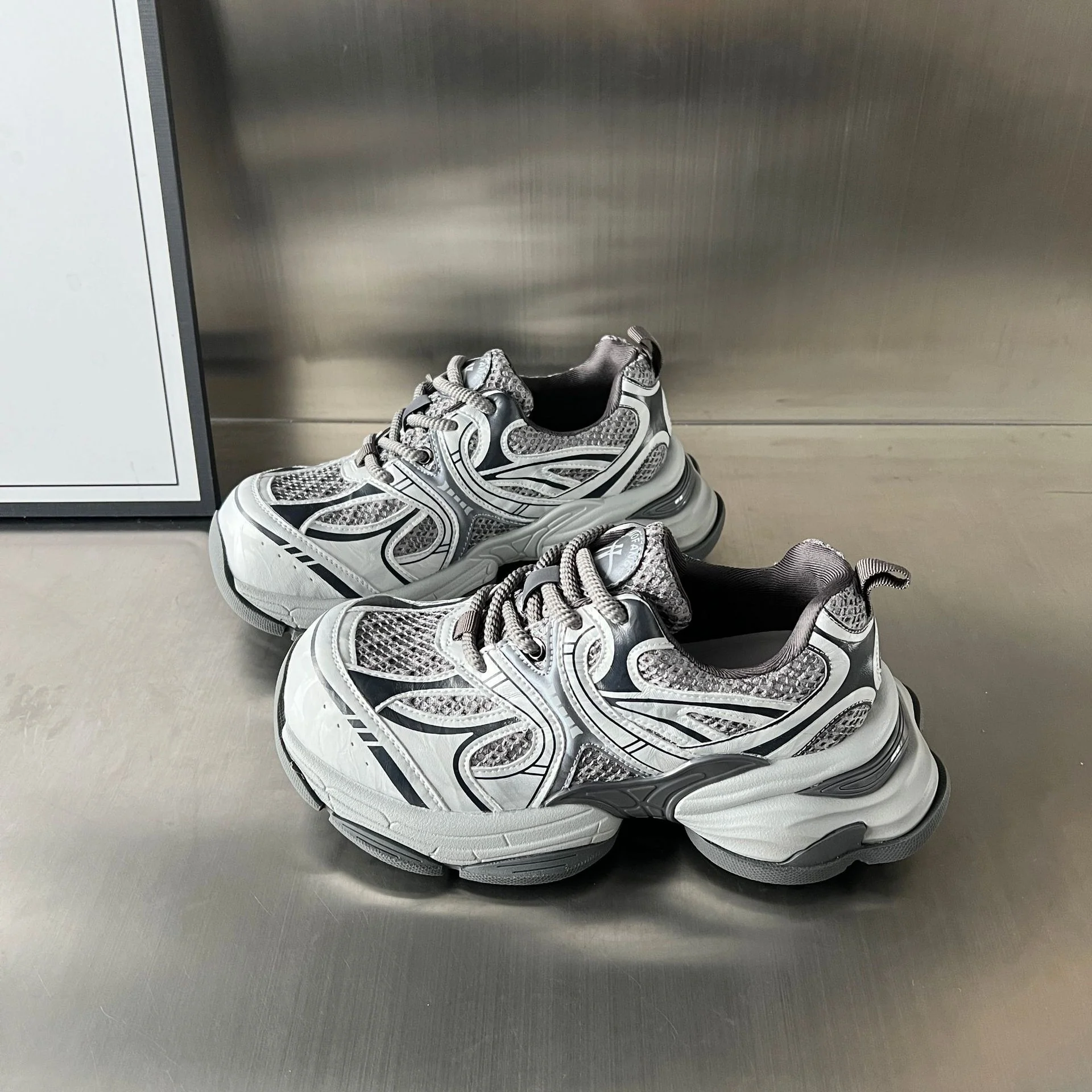 Damen Sportliche Multifunktionale Sneakers mit atmungsaktiven Mesh-Einsätzen und stoßdämpfender Sohle Heidi Mode - Image 7
