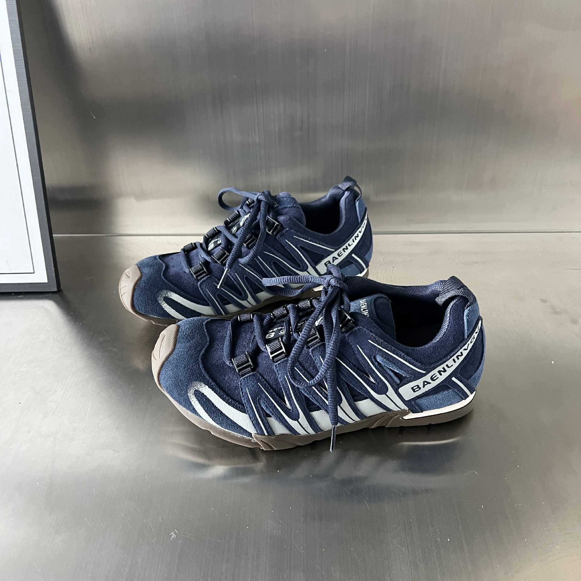 Damen Sportliche Outdoor-Sneaker mit atmungsaktiver Obermaterialstruktur und rutschfester Sohle Heidi Mode - Image 2