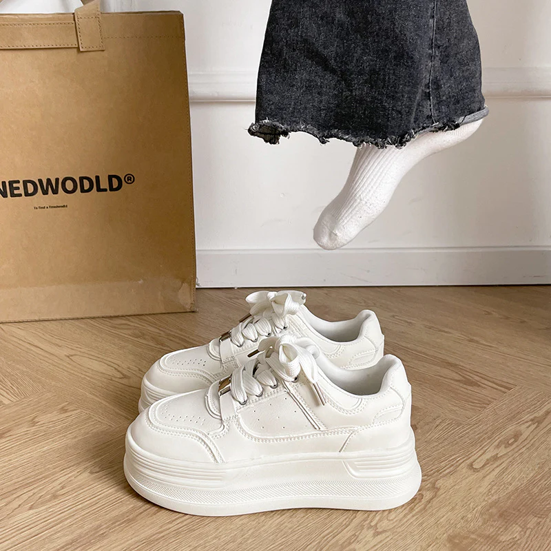 Damen Sportliche Plateau Sneaker mit ausgeprägter Dämpfung und modischem Design Heidi Mode - Image 4