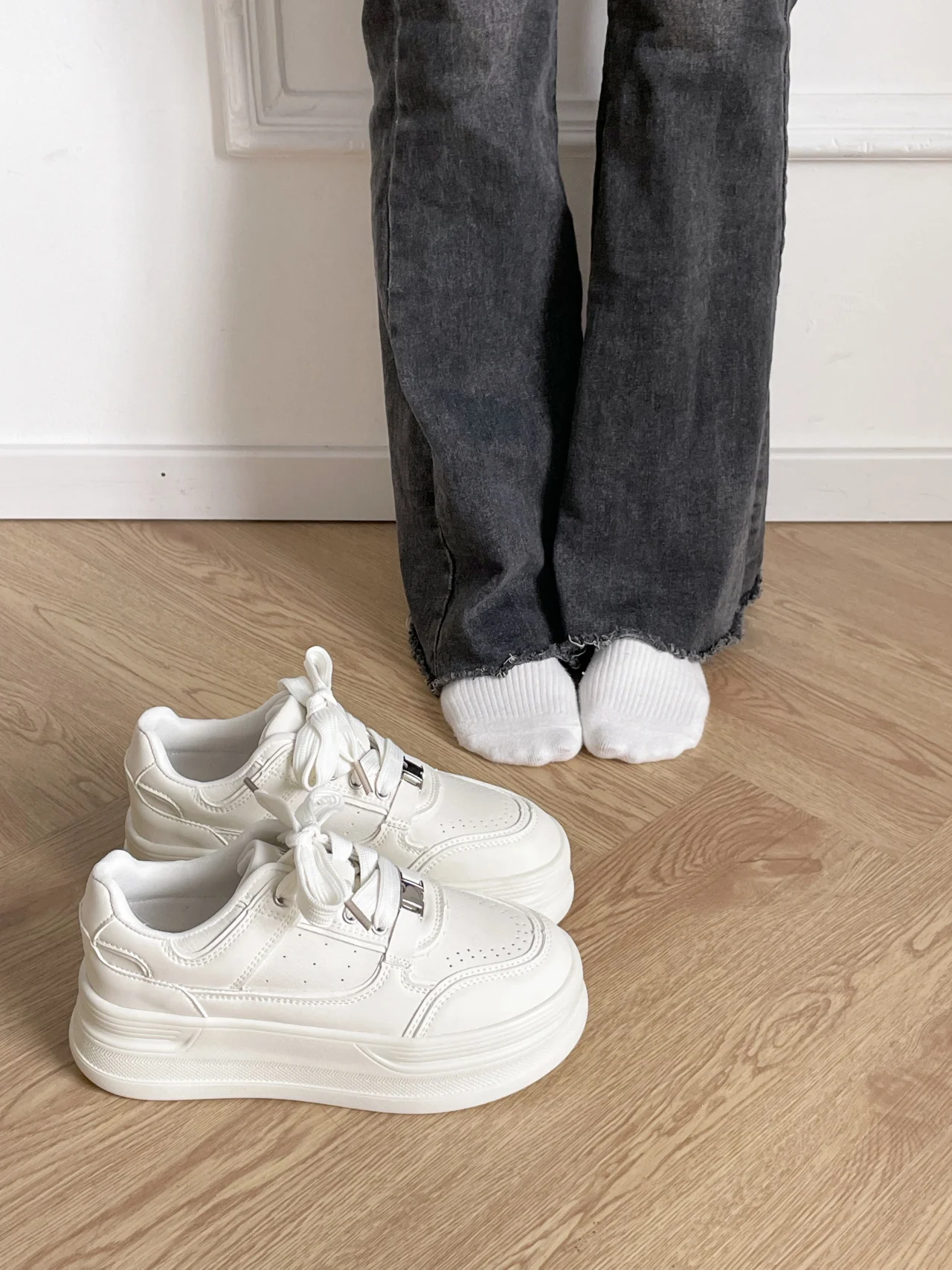 Damen Sportliche Plateau Sneaker mit ausgeprägter Dämpfung und modischem Design Heidi Mode - Image 6