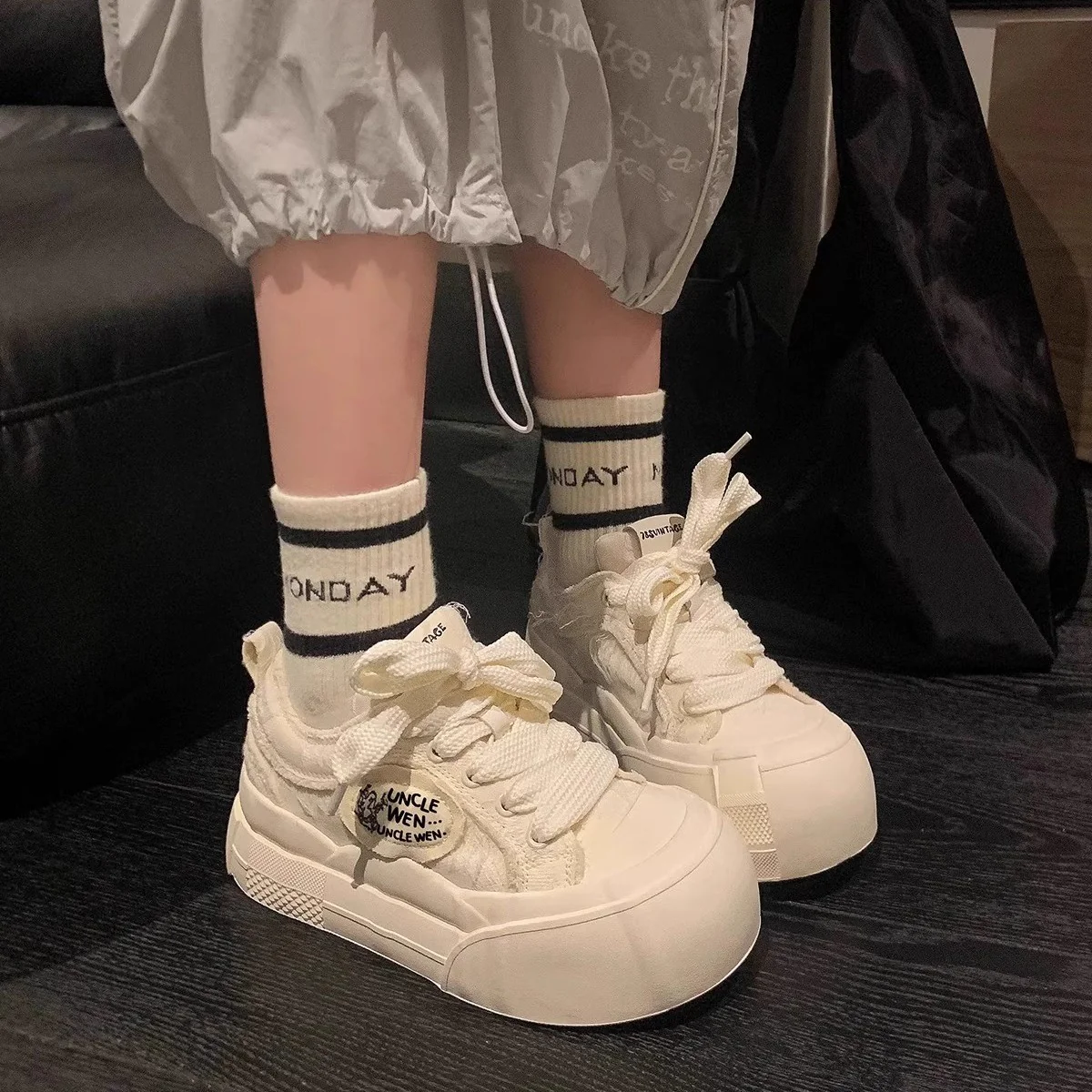 Damen Sportliche Plateau-Sneaker mit breiter Sohle und verspieltem Design Heidi Mode - Image 2