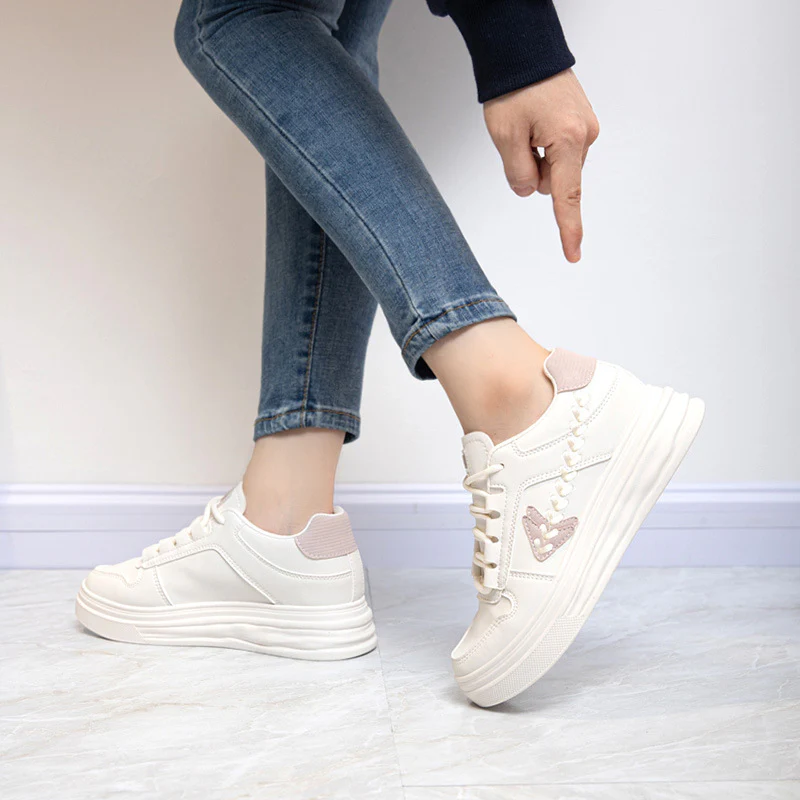 Damen Sportliche Plateau-Sneaker mit eleganten Details und atmungsaktivem Obermaterial Heidi Mode - Image 2