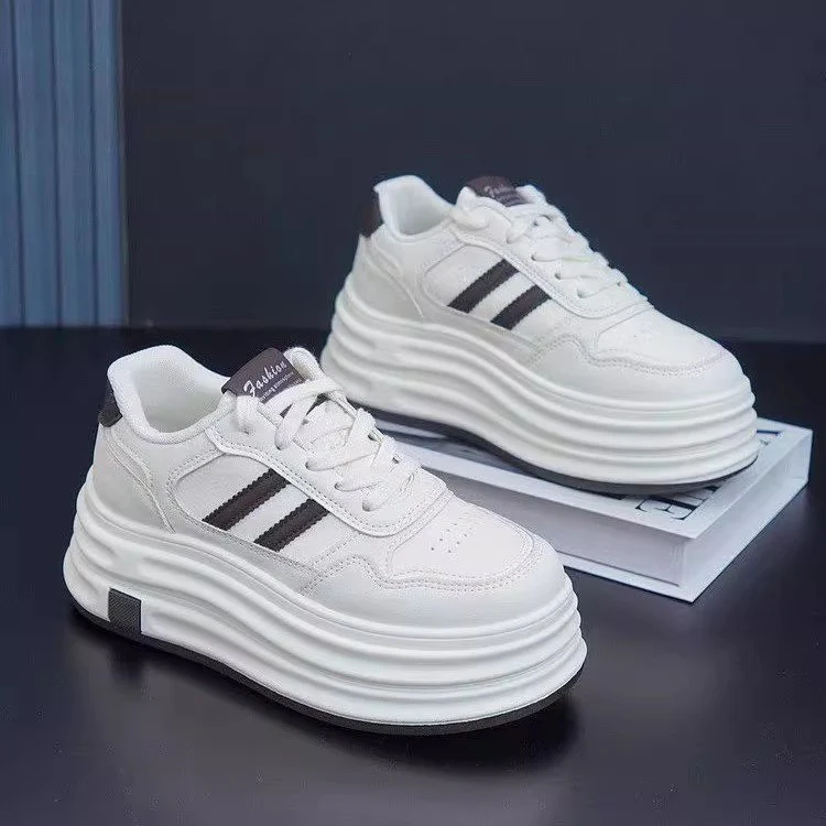 Damen Sportliche Plateau-Sneaker mit individuell gestalteter Profilsohle Heidi Mode - Image 4