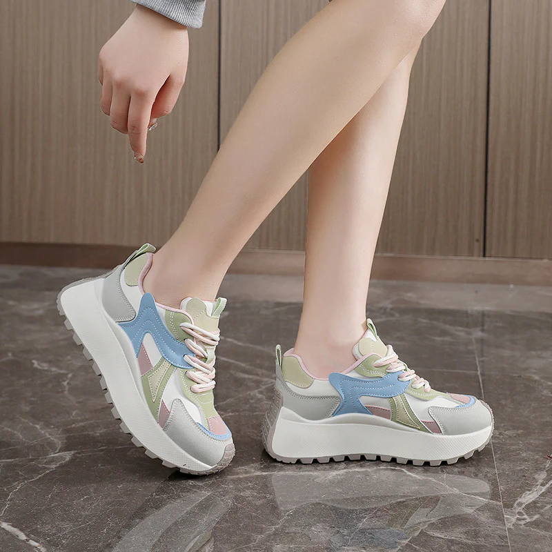 Damen Sportliche Plateau-Sneaker mit trendiger Farbgebung und dämpfender Sohle Heidi Mode - Image 4