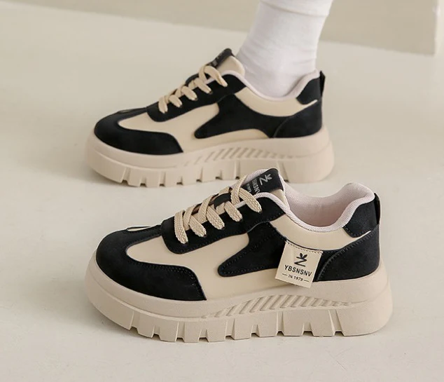 Damen Sportliche Plateau-Sneakers mit komfortabler Polsterung und robustem Obermaterial Heidi Mode - Image 4
