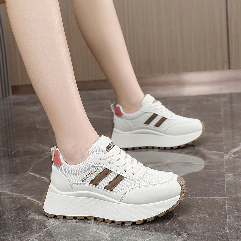 Damen Sportliche Plateau Sneakers mit strukturierter Laufsohle und modischen Akzenten Heidi Mode - Image 3