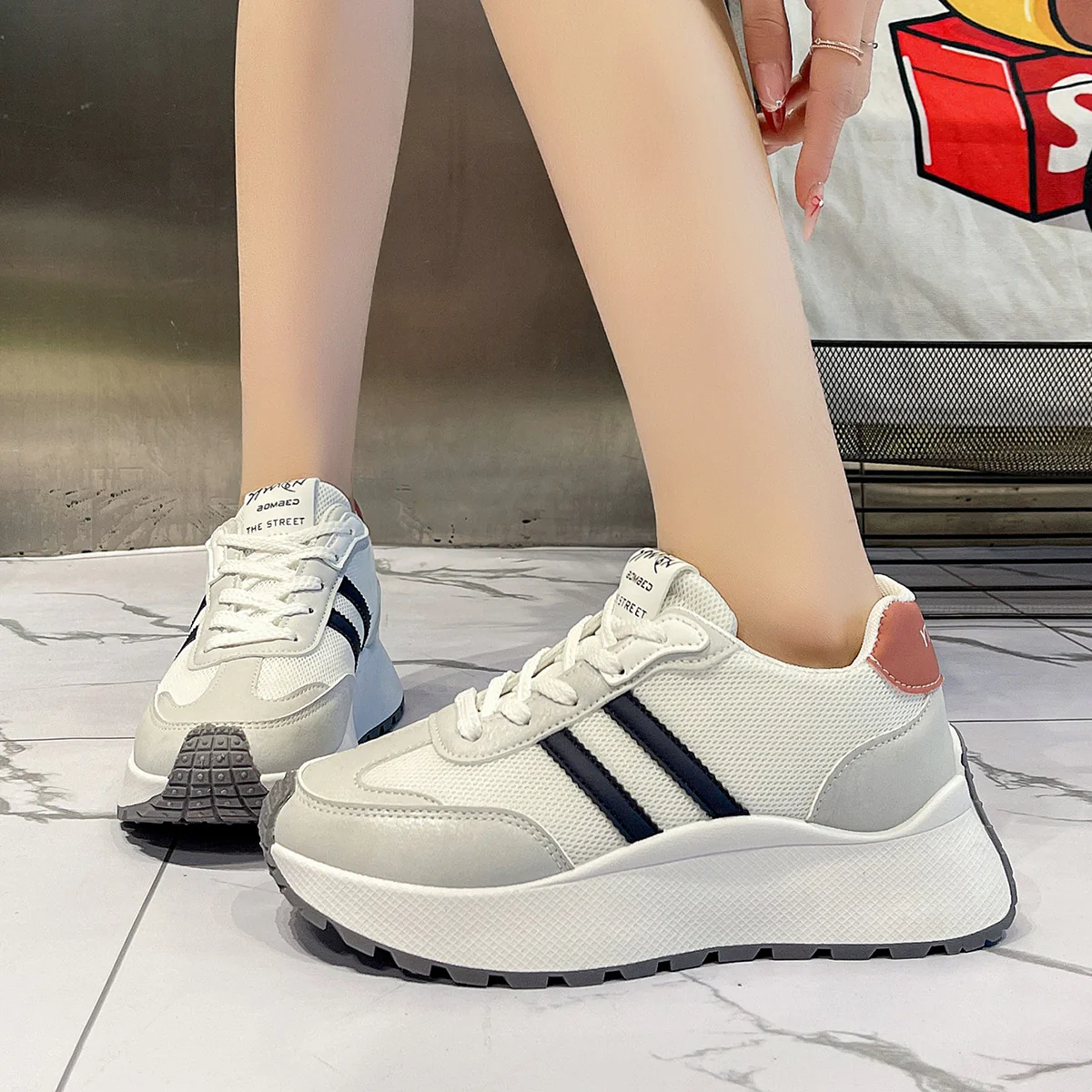 Damen Sportliche Plateausneaker mit atmungsaktiver Mesh-Oberfläche und ergonomischer Dämpfung Heidi Mode - Image 2
