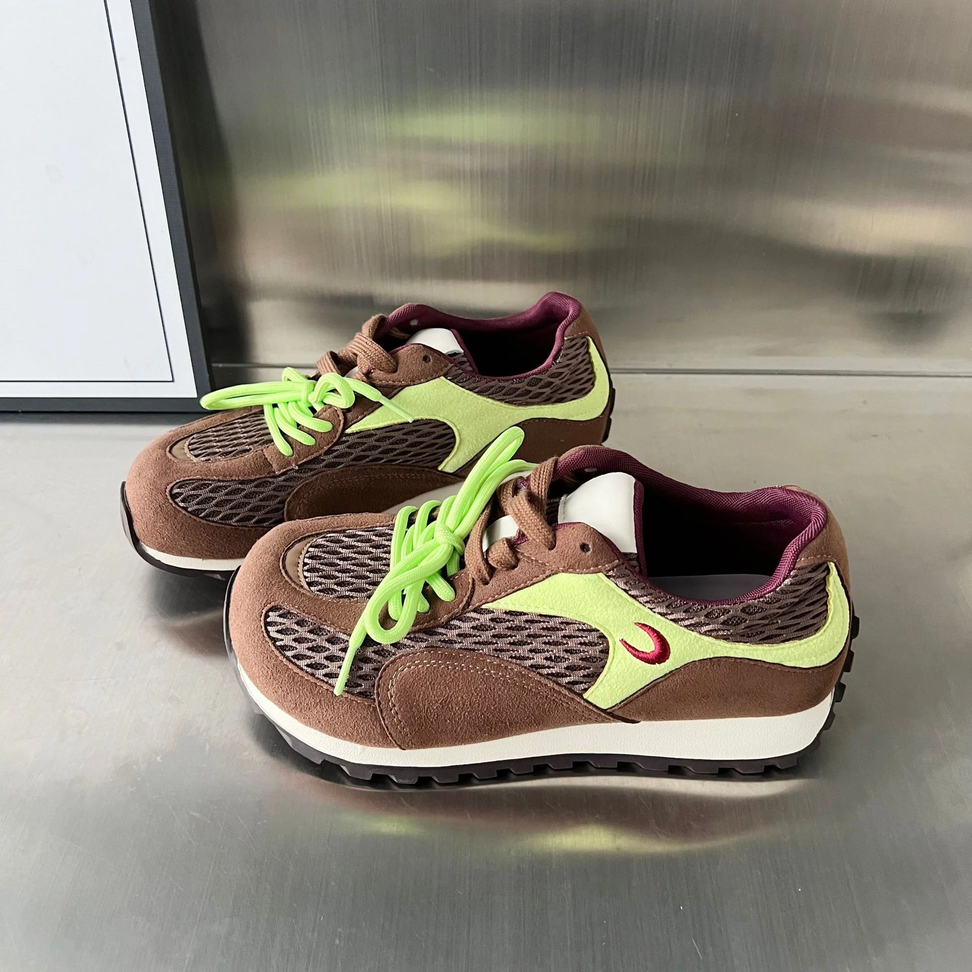 Damen Sportliche Schnürschuhe mit atmungsaktivem Mesh-Obermaterial und rutschfester Sohle Heidi Mode - Image 2