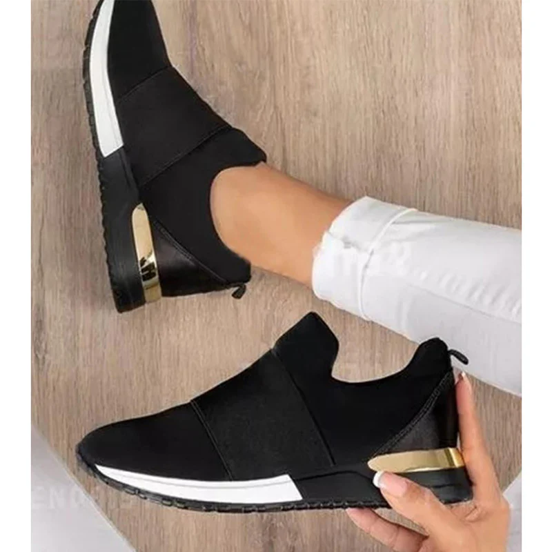 Damen Sportliche Slip-On Sneakers mit atmungsaktiver Mesh-Oberfläche und elegantem Akzent Heidi Mode