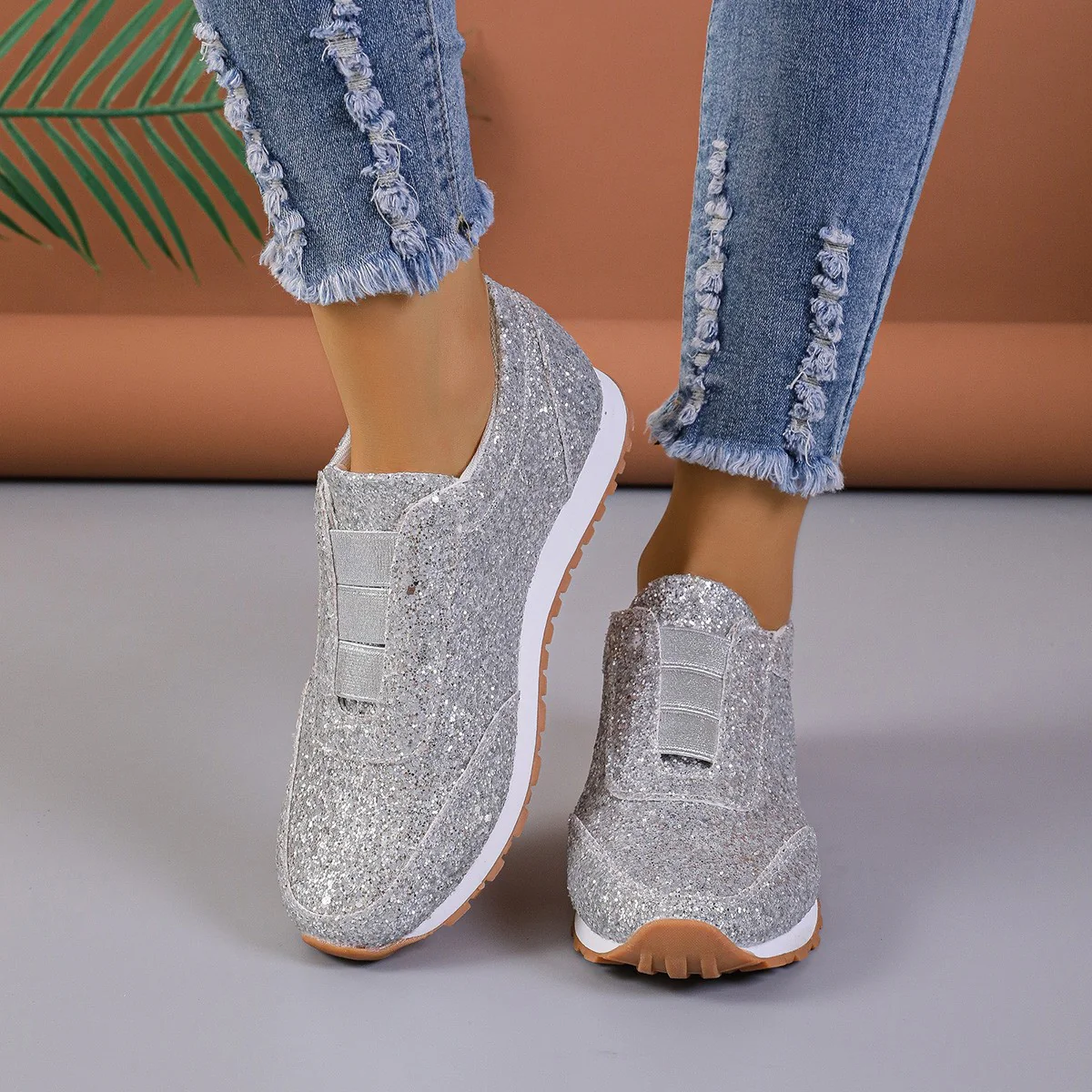 Damen Sportliche Slip-On Sneakers mit funkelndem Glitzer-Heel Heidi Mode - Image 3